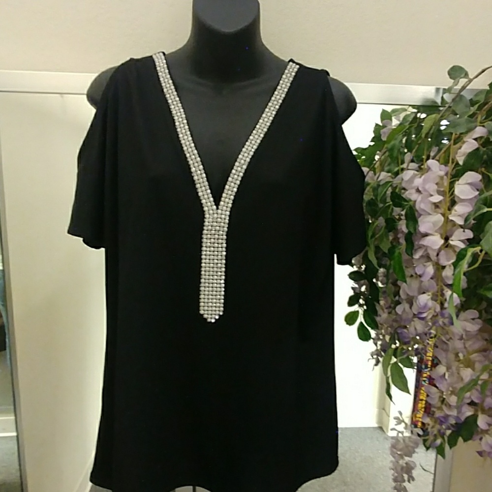 Nikato Bling Cold Shouldered Top. 💎